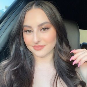 Meet your Posher, Savannah